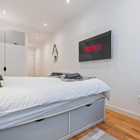 Centre Spacious 2 Bedroom Apartment