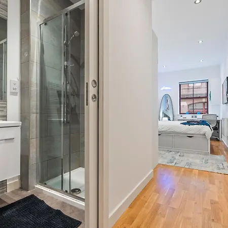 Apartment Centre Spacious 2 Bedroom *