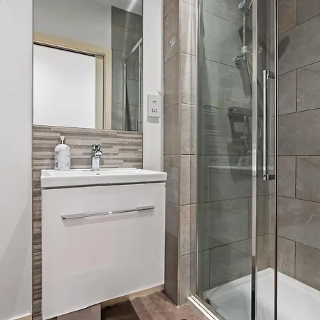 Apartment Centre Spacious 2 Bedroom