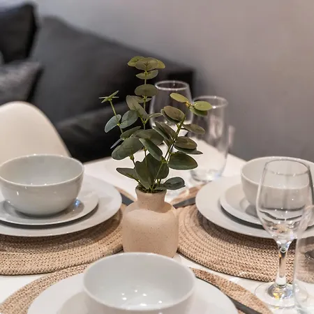 Centre Spacious 2 Bedroom *