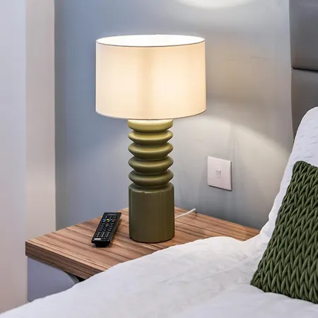 Centre Spacious 2 Bedroom Apartment *