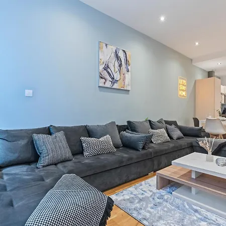 Apartment Centre Spacious 2 Bedroom