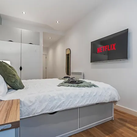 Centre Spacious 2 Bedroom Leeds (West Yorkshire)