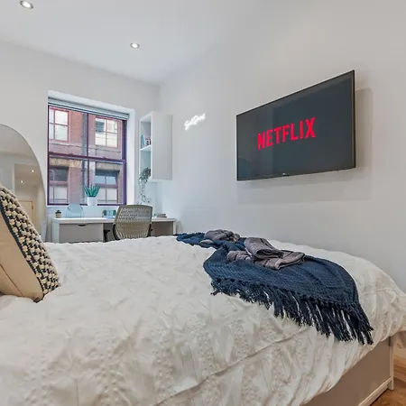 Centre Spacious 2 Bedroom *