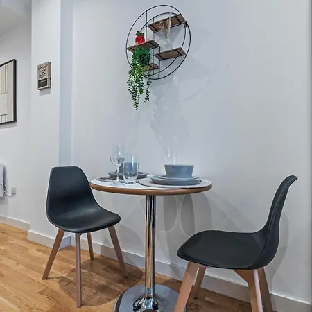 Centre Spacious 2 Bedroom