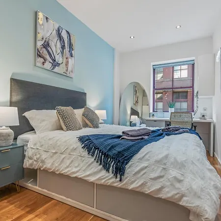 Centre Spacious 2 Bedroom *