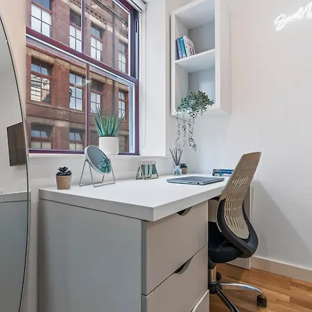 Apartment Centre Spacious 2 Bedroom *
