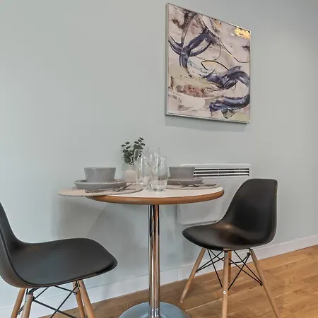 Apartment Centre Spacious 2 Bedroom